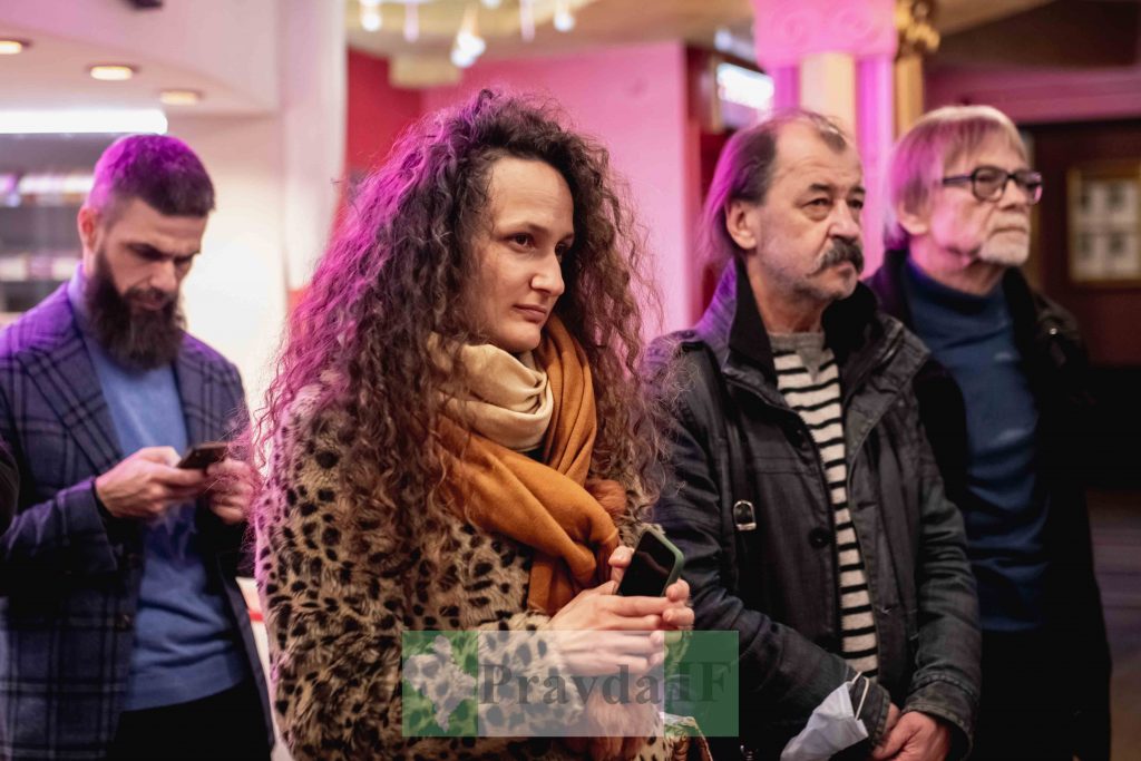 Через ажіотаж і кількість відвідувачів, виставку картин Шевченка у Франківську продовжать ФОТО