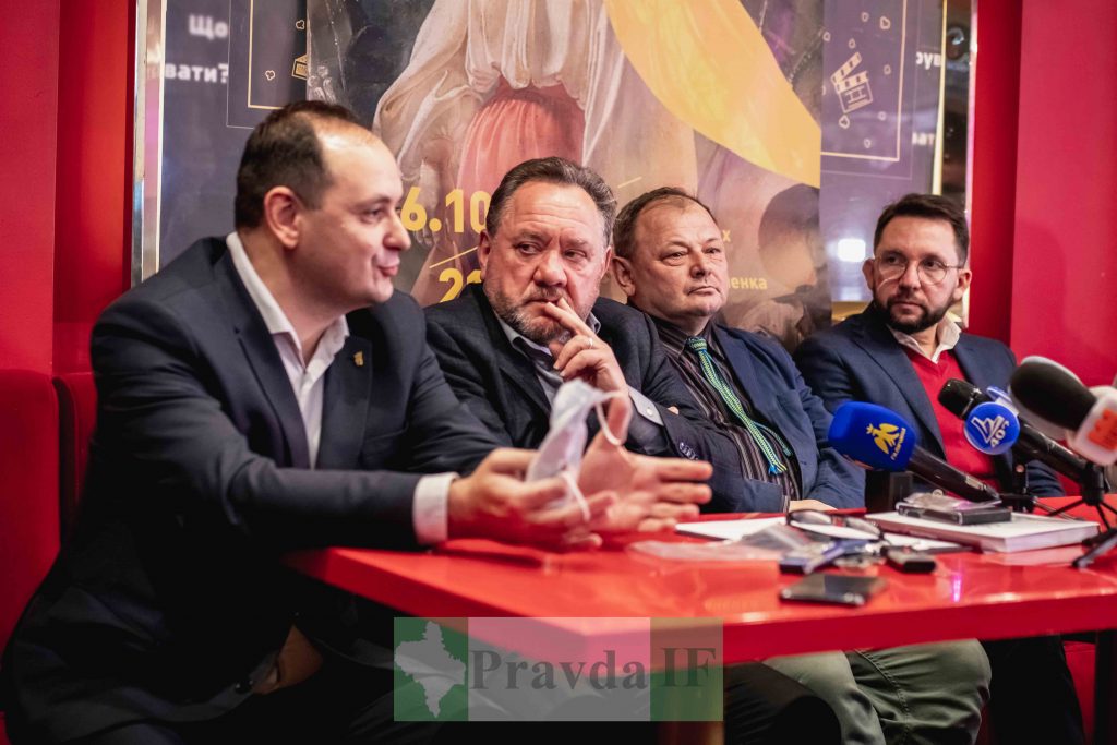 Через ажіотаж і кількість відвідувачів, виставку картин Шевченка у Франківську продовжать ФОТО