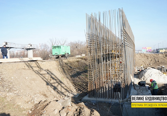 У Франківську триває будівництво розв’язки нового моста на Пасічну ФОТО