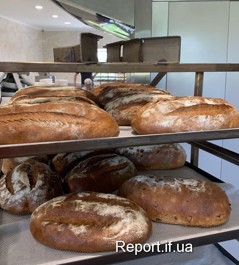 Все зроблене з душею та з натуральних продуктів: як випікають хліб у сімейній пекарні на Городенківщині ФОТО