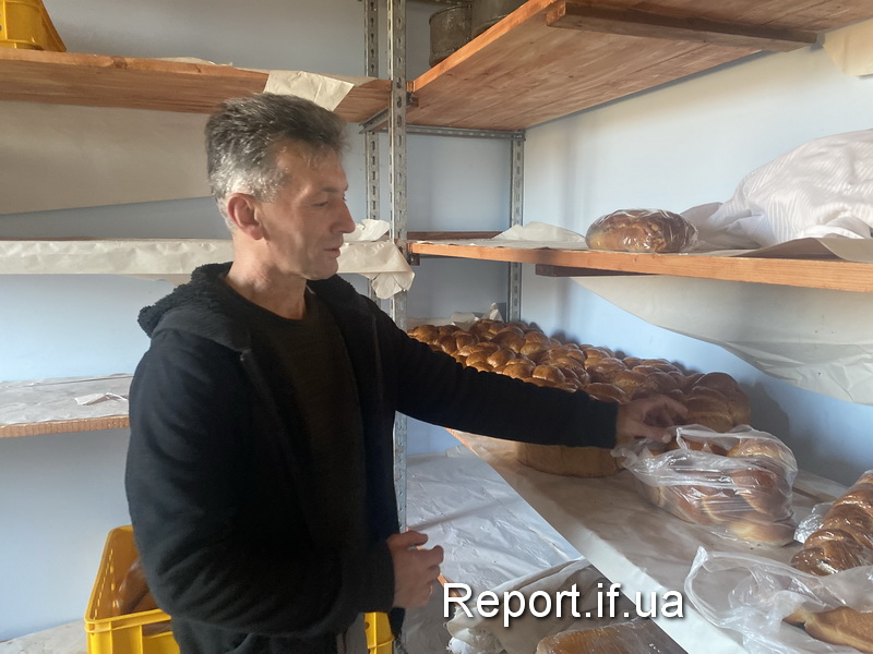 Все зроблене з душею та з натуральних продуктів: як випікають хліб у сімейній пекарні на Городенківщині ФОТО