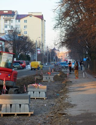 В Івано-Франківську взялися за ремонт багатостраждальної вулиці Ленкавського ФОТО
