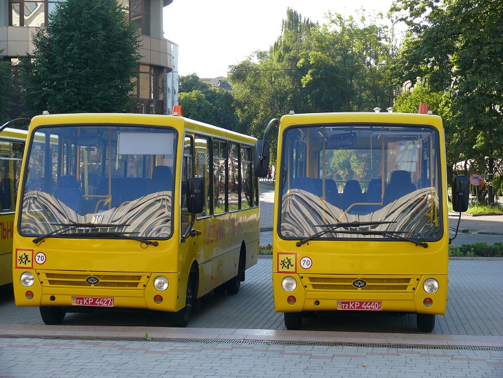 Школи Прикарпаття отримають 14 нових автобусів