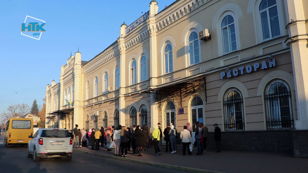На залізничному вокзалі у Коломиї відкрили пункт вакцинації проти коронавірусу ВІДЕО