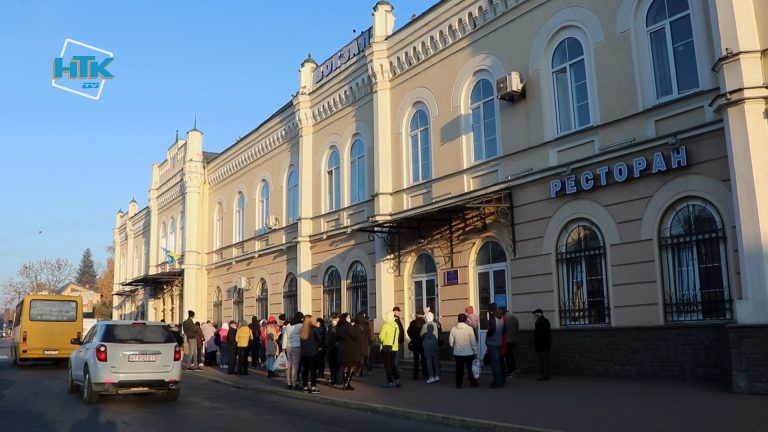 На залізничному вокзалі у Коломиї відкрили пункт вакцинації проти коронавірусу ВІДЕО