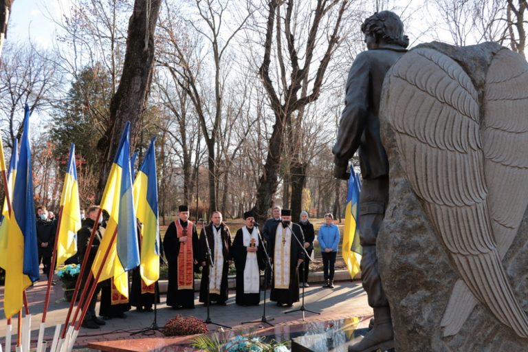 У Франківську вшанували Героїв Небесної Сотні ФОТО