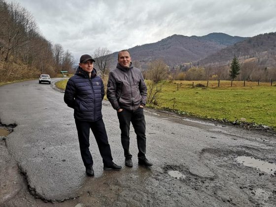 На Прикарпатті відновлюють аварійні ділянки, щоб забезпечити проїзд транспорту ФОТО