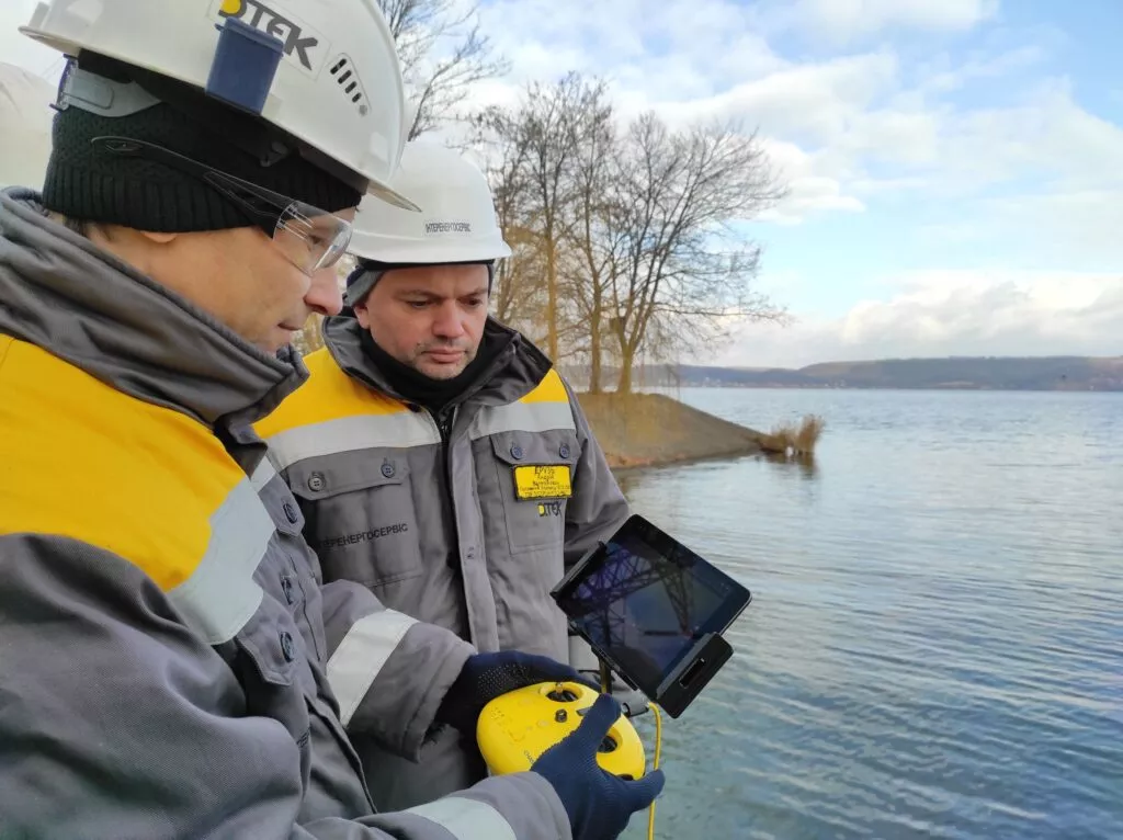 На Бурштинській ТЕС почали обстежувати гідротехнічні споруди за допомогою підводного дрона ФОТО