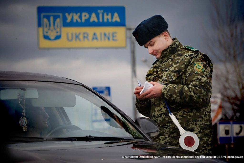 Прикордонники нагадали прикарпатцям правила перетину кордону на зимові свята
