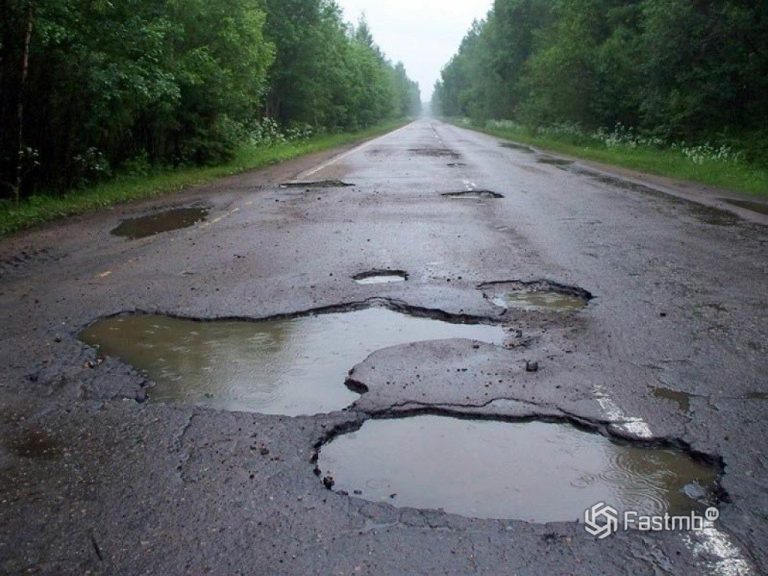 На Франківщині туристи обминають кілька туристичних атракцій через розбиті дороги