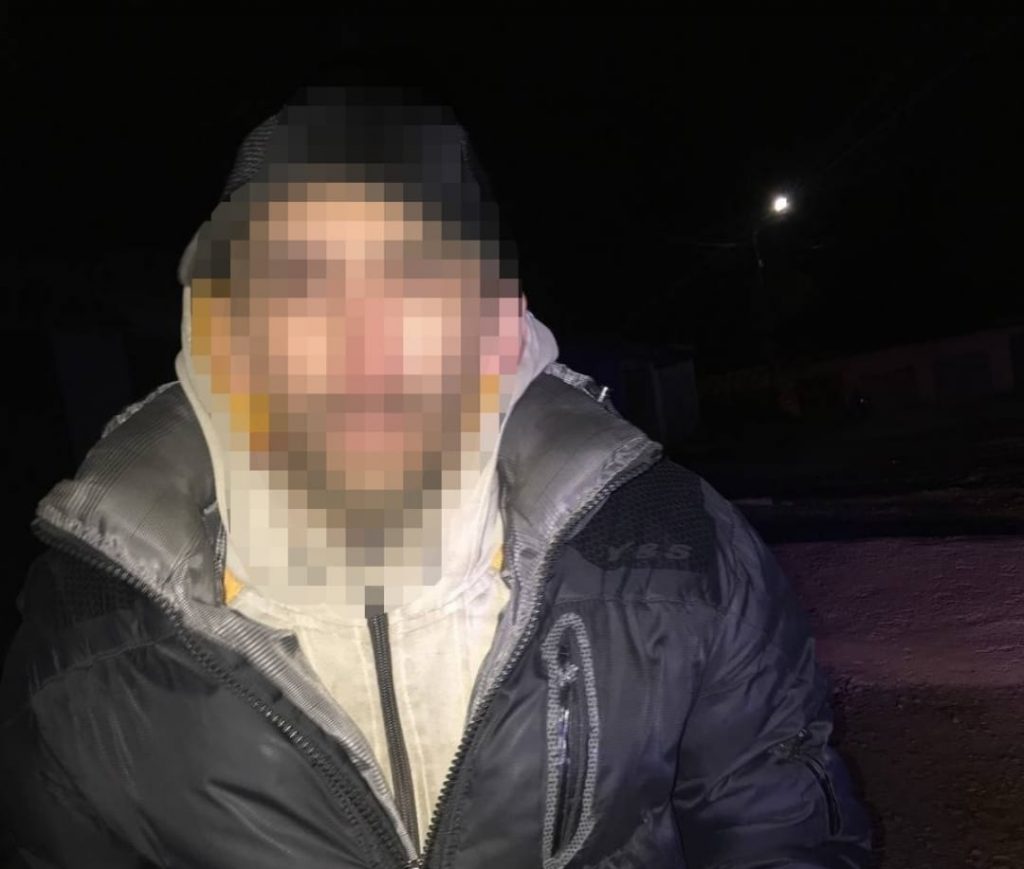На Пасічній двоє чоловіків намагались обікрасти автомобіль ФОТО