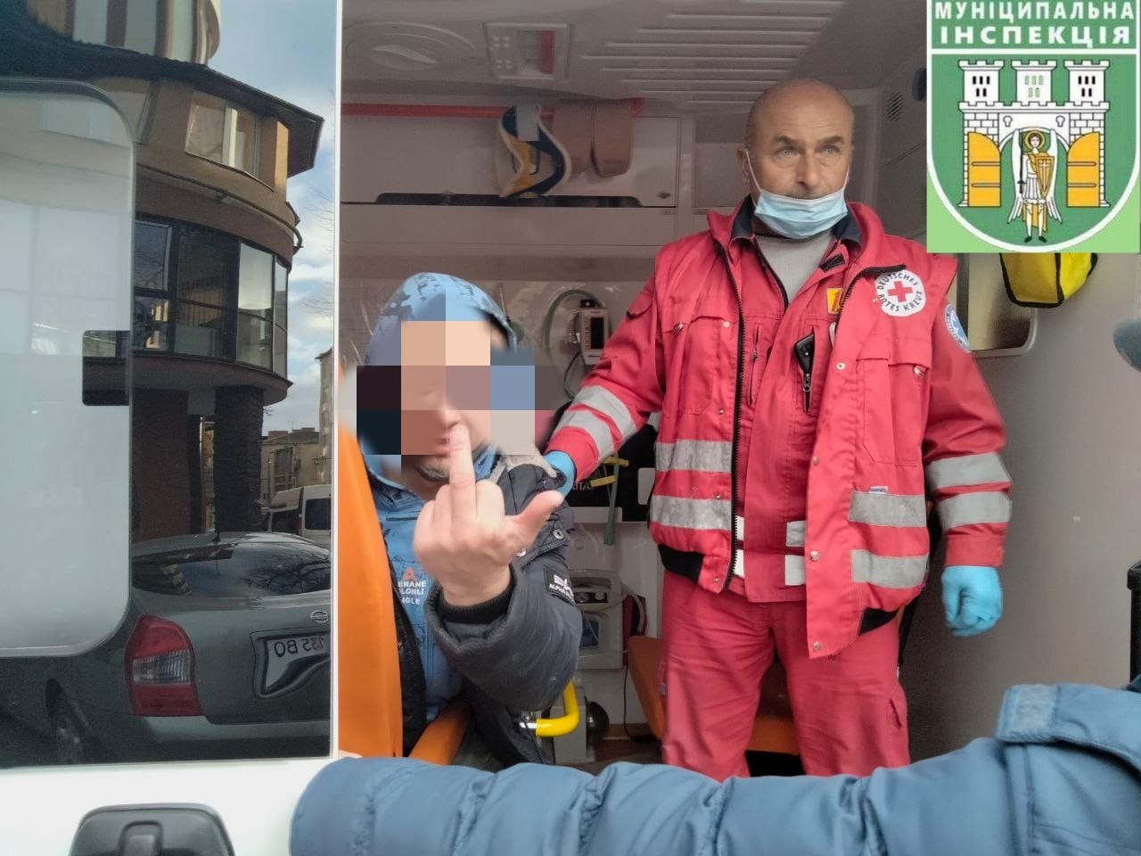 У Франківську затримали агресивного чоловіка, який перебуває на лікуванні в психіатричному закладі