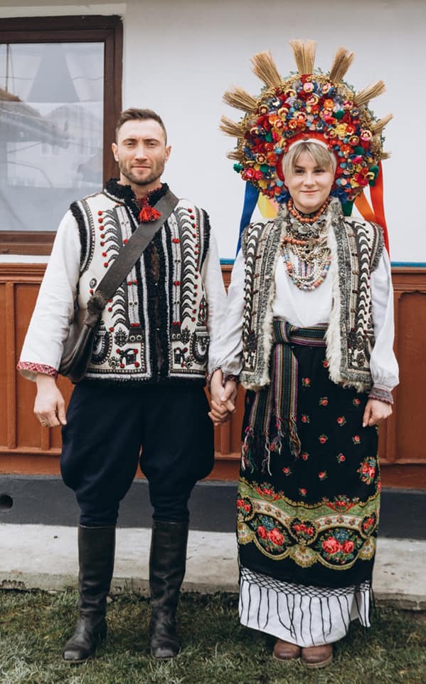 Фото з різницею майже в століття: кушнір з Прикарпаття реставрує старовинні кептарі ФОТОФАКТ