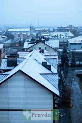 Вулиці Івано-Франківська притрусило снігом ФОТОРЕПОРТАЖ