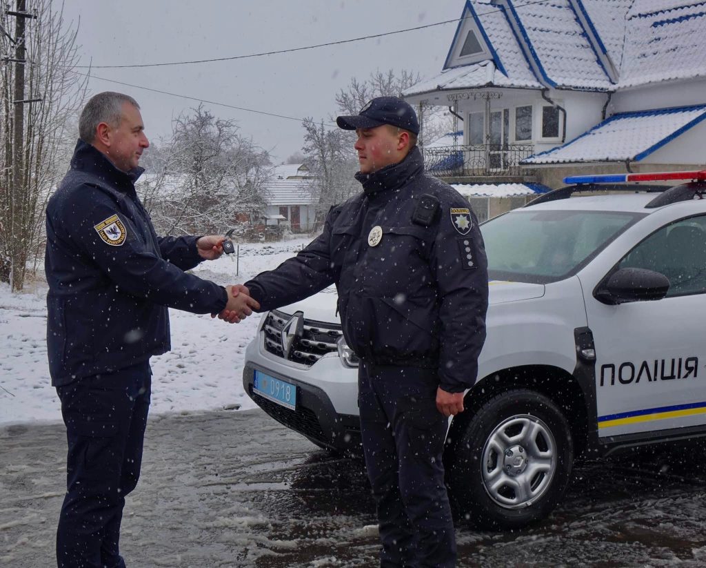 Поліцейські з Косівщини отримали новий спецавтомобіль