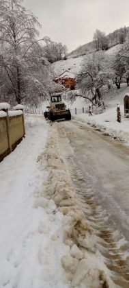 На дорозі Розтоки-Великий Рожин ліквідували зсув ґрунту ФОТО