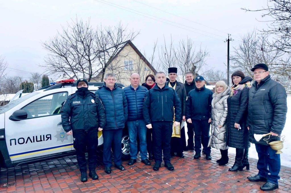 Поліцейському офіцеру Угринівської ОТГ вручили службовий автомобіль ФОТО