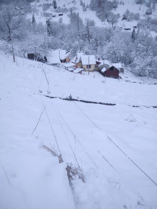Перебої зі світлом у 200 населених пунктах: снігопади завдали чималих клопотів прикарпатським енергетикам ФОТО