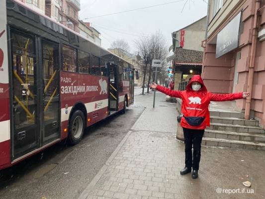 В Івано-Франківську на маршрут виїхав святковий автобус «Західний полюс» 26 ФОТО