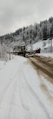 На дорозі Розтоки-Великий Рожин ліквідували зсув ґрунту ФОТО