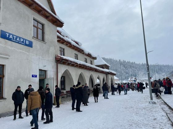 У Татарові на відремонтованій станції урочисто зустріли перших гостей ФОТО та ВІДЕО