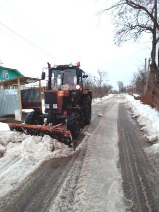 На Прикарпатті дорожники активно борються зі снігом ФОТО