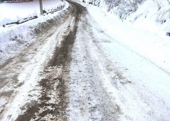 На Прикарпатті дорожники активно борються зі снігом ФОТО