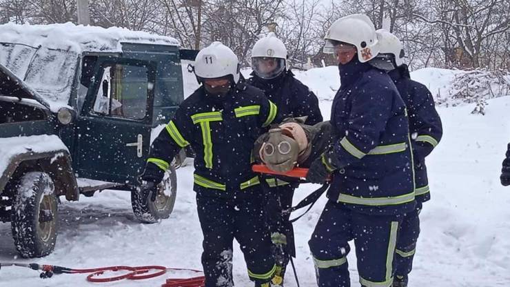 Надвірнянським рятувальникам закупили обладнання для порятунку на воді