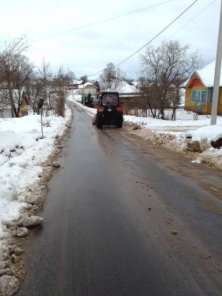 На Прикарпатті дорожники активно борються зі снігом ФОТО