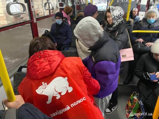 В Івано-Франківську на маршрут виїхав святковий автобус «Західний полюс» 26 ФОТО