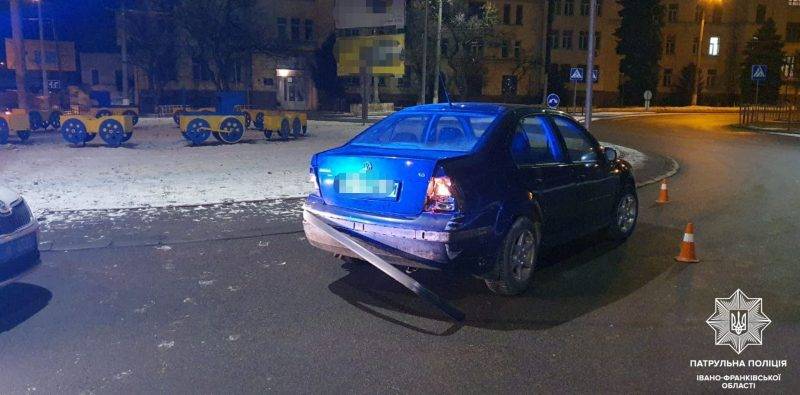 У Франківську п’яний водій на "BMW" вгатився в інше авто та втік з місця ДТП ФОТО
