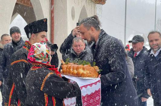 У Татарові хлібом-сіллю та музиками зустріли 