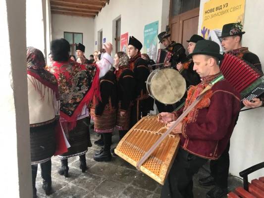 У Татарові хлібом-сіллю та музиками зустріли "Буковельський експрес" ФОТО