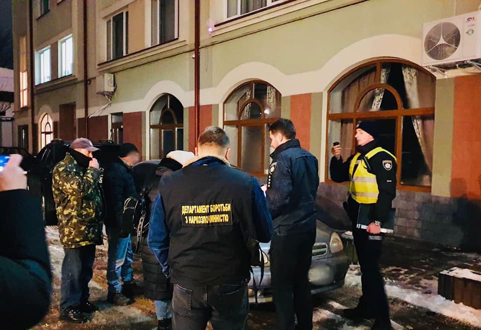 Наркотики поштою