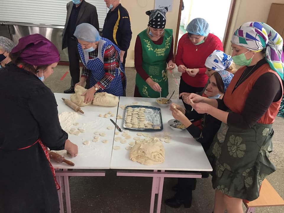 передали на Схід смаколики