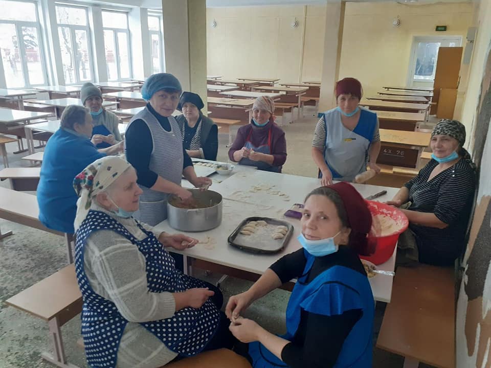 передали на Схід смаколики