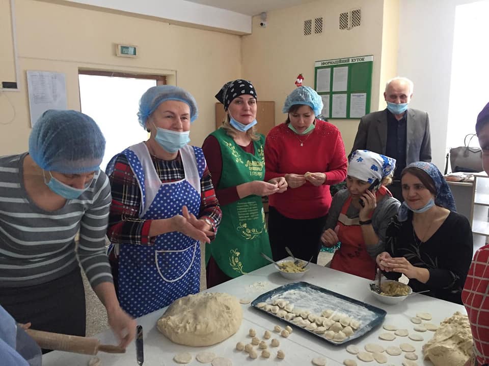 передали на Схід смаколики
