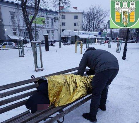У парку Франківська ледь не замерз чоловік ФОТО