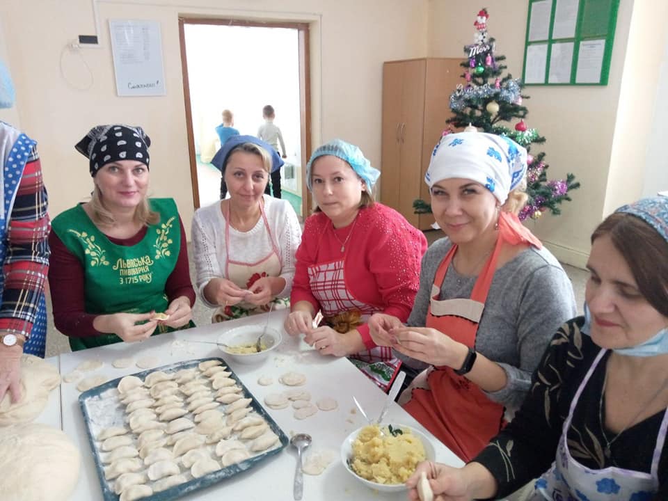 передали на Схід смаколики