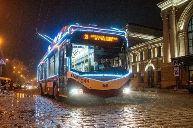 “Чорна п’ятниця”: Марцінків проінспектував місто на святковому тролейбусі