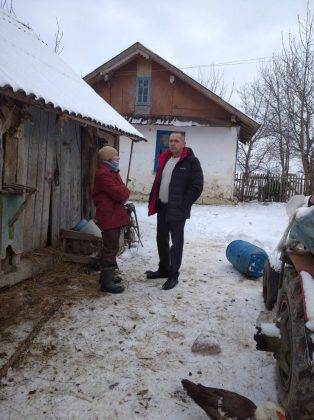 Не годують та тримають у жахливих умовах: на Франківщині розслідують знущання над коровою ФОТО