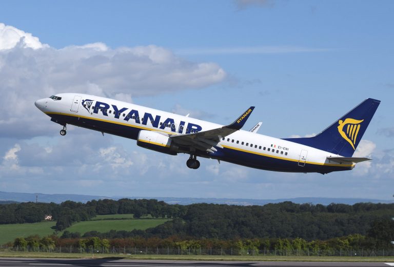 У Європу за 5 євро: Ryanair анонсував різдвяний розпродаж авіаквитків