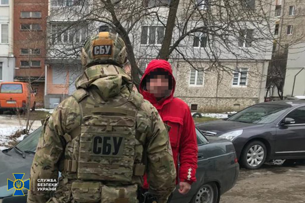 В Івано-Франківську затримали групу правоохоронців-перевертнів, які займалися рекетом та погрозами ФОТО