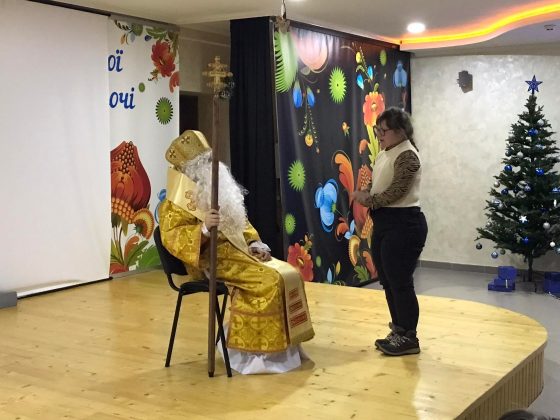 «Солідарна молодь Франківщини» до Дня Святого Миколая передала більше півсотні подарункових наборів дітям ФОТО