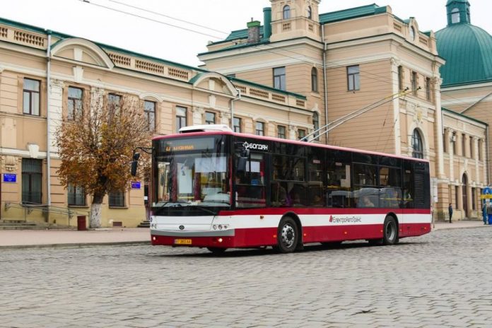 До уваги прикарпатців: як працюватиме громадський транспорт після змін карантину у жовтій зоні