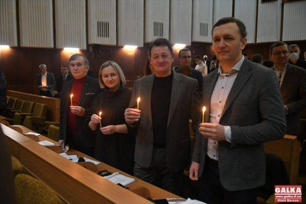 Пластуни передали депутатам міської ради Вифлиємський вогонь миру ФОТО