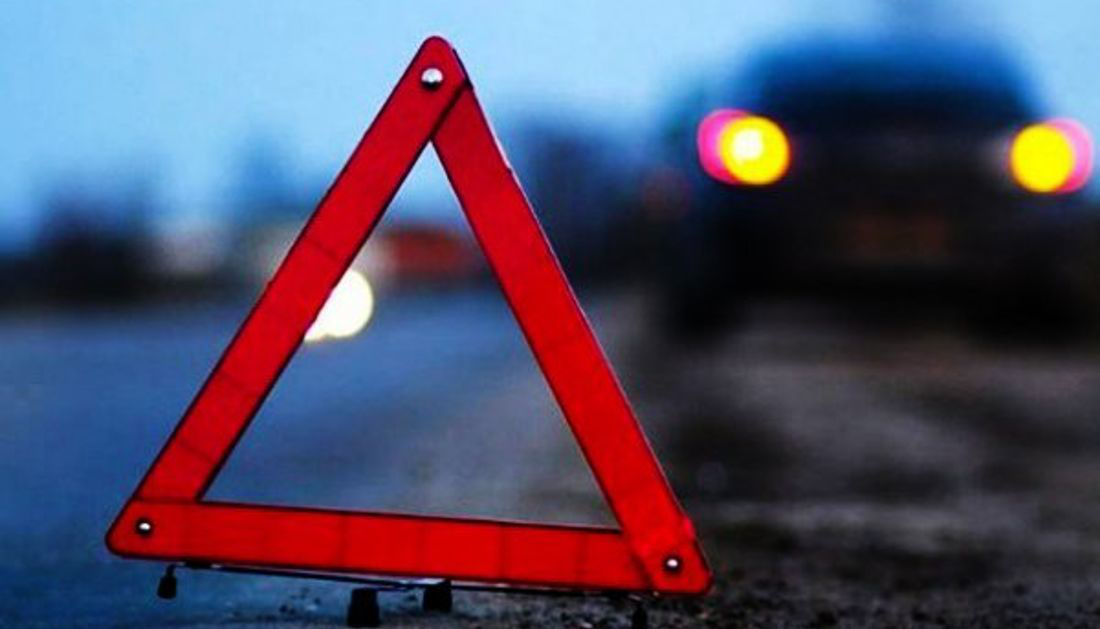 Поблизу Франківська водій легковика врізався у кільце