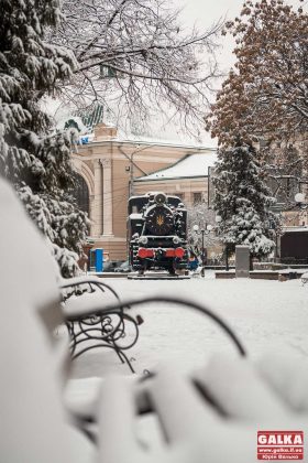 Івано-Франківськ оповився у снігову казку ФОТОРЕПОРТАЖ