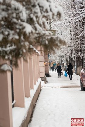 Івано-Франківськ оповився у снігову казку ФОТОРЕПОРТАЖ