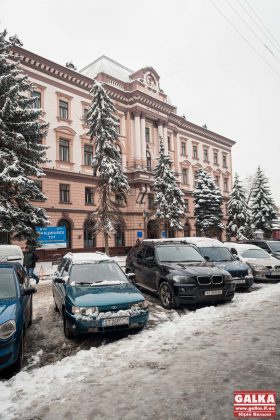 Івано-Франківськ оповився у снігову казку ФОТОРЕПОРТАЖ